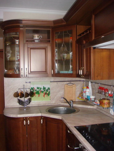 Но эта маленькая кухня в 6-ти метровой хрущевке смотрится очень даже